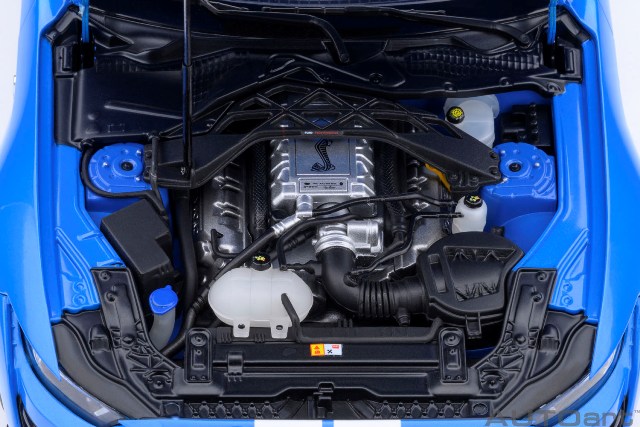 73094 AUTOART 1:18 Ford Mustang Shelby GT500 (Blue with White Stripes)