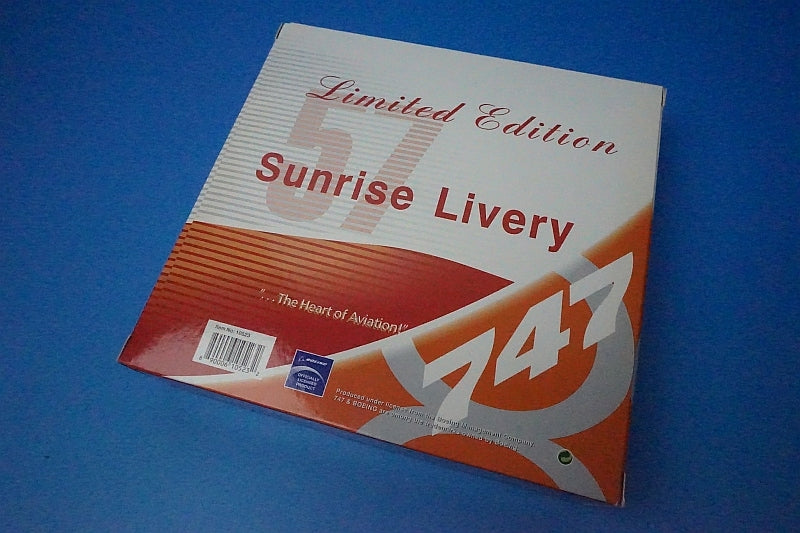 1:400 B747-8i Boeing House Color Rollout Sunrise Livery N6067E *Stand included 10523 Phoenix airplane model