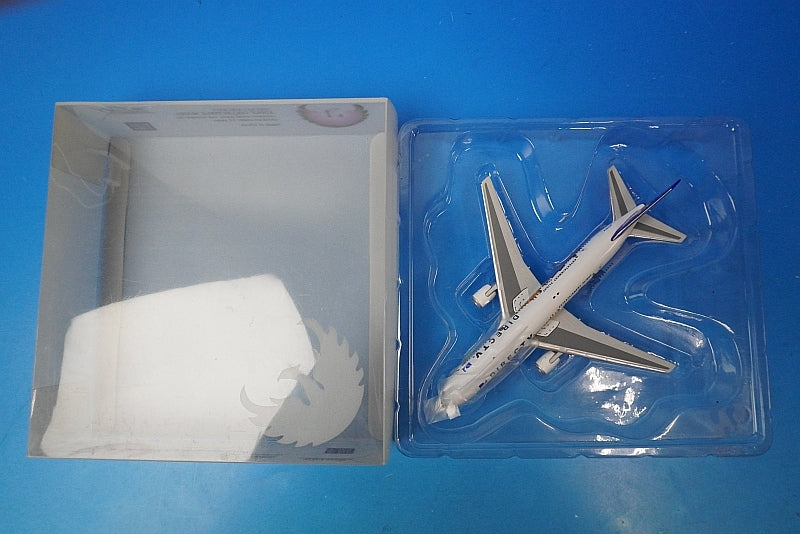 1:400 B767-300 Skymark DIRECTV JA767A Phoenix airplane model