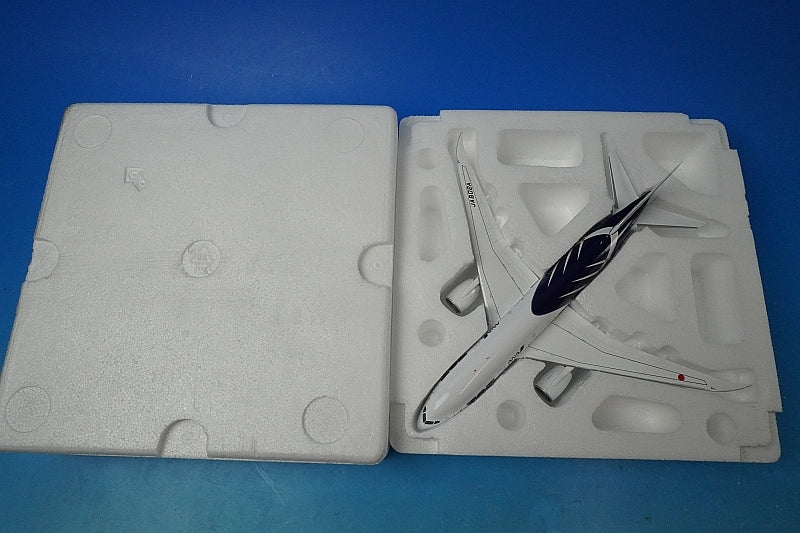 1:200 B787-8 ANA Special Marking JA802A *Outer box missing XX2846 JC Wings airplane model