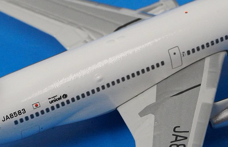 1:400 MD-11 JAL J-Bird Golden Eagle JA8583 10074 Phoenix airplane model
