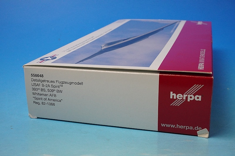 1:200 B-2A Spirit USN Air Force #82-1066 Spirit of America Whiteman Field 558648 Herpa airplane model