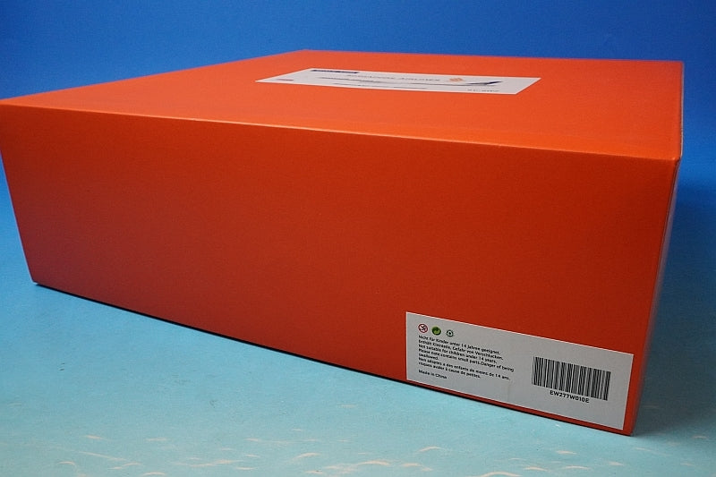 1:200 B777-300ER Singapore Selectable Engine Open Close 9V-SWZ EW277W010E JC Wings airplane model