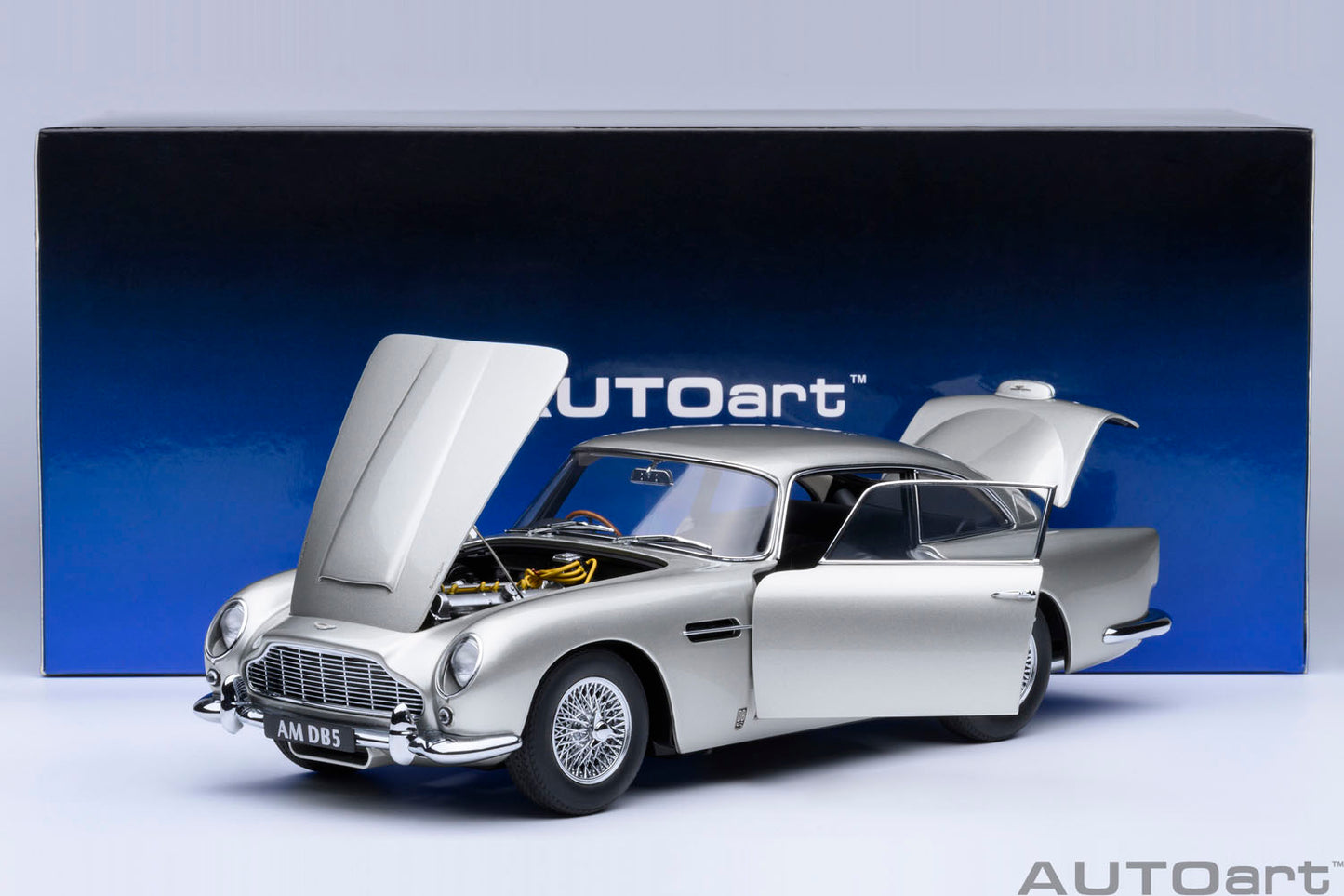 70287 AUTOart 1:18 ASTON MARTIN DB5 Silver Metallic