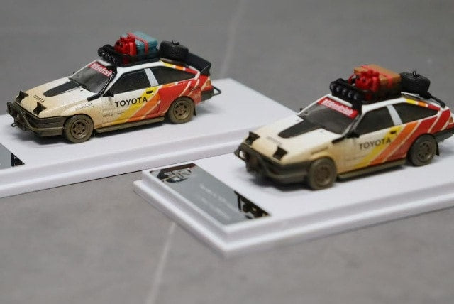DCM 1:64 AE86 White Red Mud Splash Ver. model car