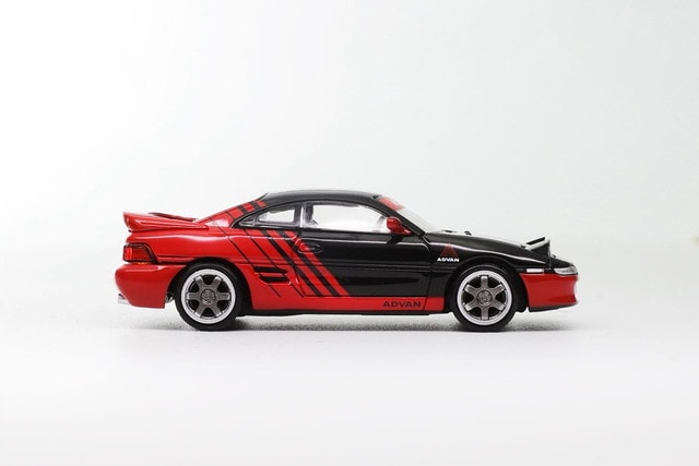 LL-003-10 DCT 1:64 Toyota MR-2 ADVAN RHD model car