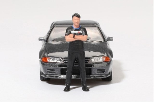 MGT00869-R TSM MINI-GT 1:64 Nissan Skyline GT-R R32 Nismo Gunmetal Matsuda Tsugio Collection w/ Matsuda Tsugio Figure RHD model car