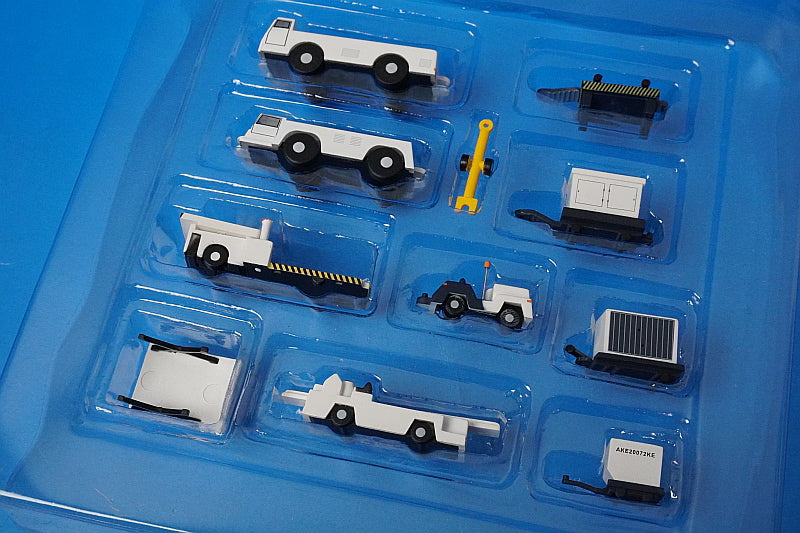 1:200 AIRCRAFT SUPPORT EQUIPMENT Airport Accessories Vehicle Set G2APS451 Gemini