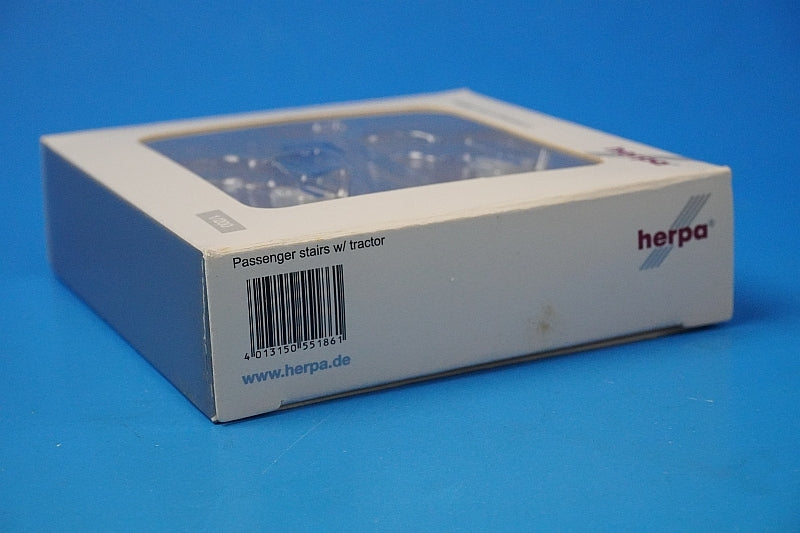 1:200 Airport Diorama Accessory Boarding ramp 80s style set of 2 with towing vehicle for medium size aircraft 551861 Herpa airplane model