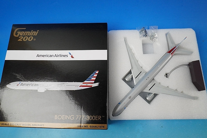 1:200 B777-300ER AA American N736AT G2AAL1076 Gemini airplane model