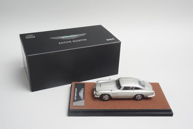 6250941S XiaoGuang MODEL 1:64 Aston Martin DB5 (007 version) Silver