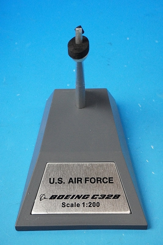 1:200 C-32B B757-200 USAF 02-5001 IFC32USAF02 INFLIGHT