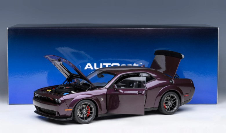 71771 AUTOart 1:18 Dodge Challenger R/T Scat Pack Widebody 2022 HELLRAISIN / Metallic Purple model car