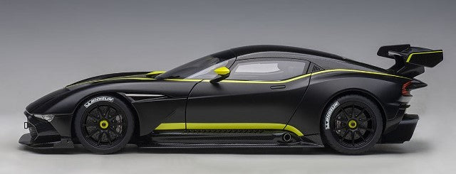 70262 AUTOart 1:18 Aston Martin Vulcan Matte Black / Lime Green Stripe model car