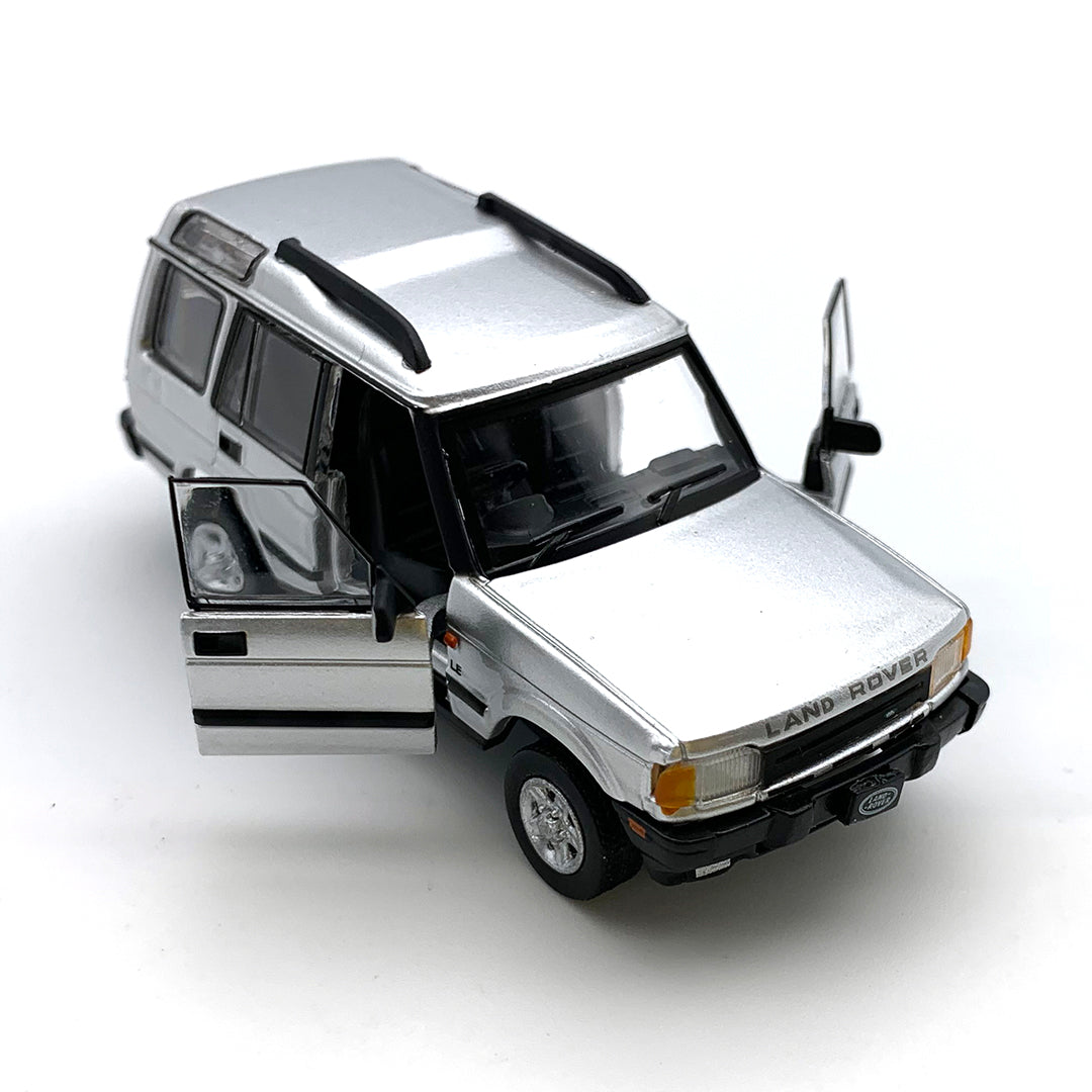 64B0186 BM CREATIONS 1:64 Land Rover Discovery 1 1998 Silver RHD