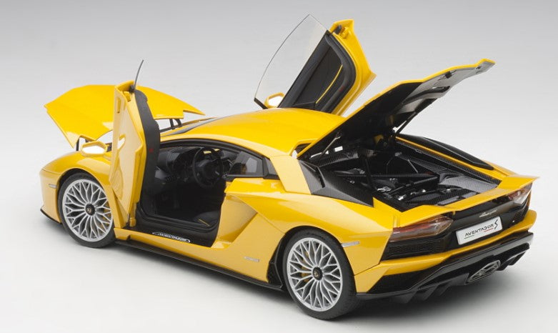 79132 AUTOart 1:18 Lamborghini Aventador S Metallic Yellow