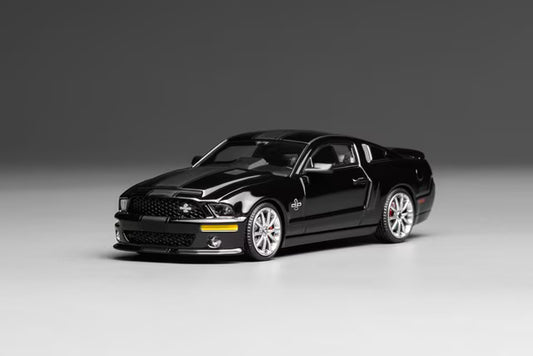 GL-1251006C MOTORHELIX 1:64 Ford Mustang Shelby GT500 Super Snake 2007 Ebony Black Matte Black Single Stripe