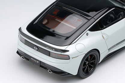 [ Back-order ] Make Up EIDOLON EM735B 1:43 Nissan Fairlady Z Customized Edition 2024 Prism White Super Black model car