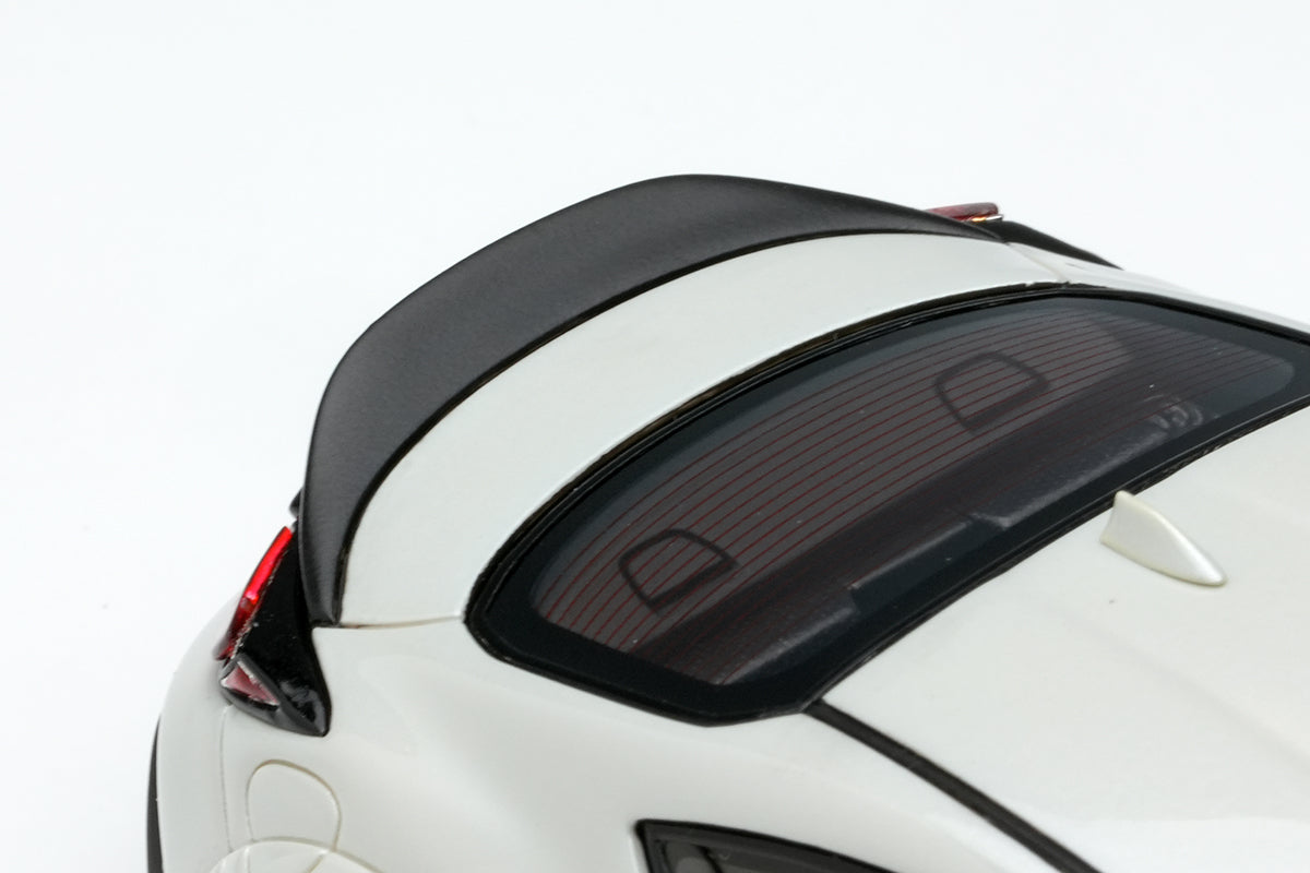 [ Back-order ] Make Up EIDOLON EM725B 1:43 TOM'S GR86 Widebody 2022 Crystal White Pearl model car