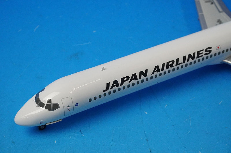 1:200 MD-90 JAL New Tsurumaru Paint JA8070 BJE3033 JALUX airplane model