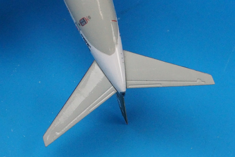 1:400 B737-700 ANA Gold Jet JA01AN NH40029 ANA