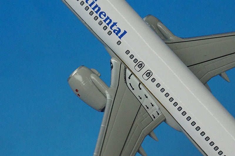 1:400 B737-824 Continental Airlines N17233 55229 Dragon airplane model