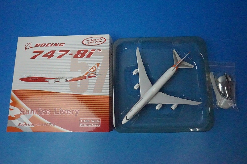 1:400 B747-8i Boeing House Color Rollout Sunrise Livery N6067E *Stand included 10523 Phoenix airplane model