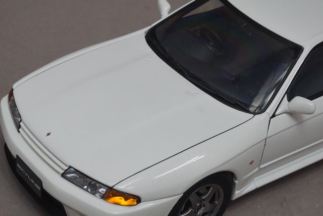 1:18 AUTOart 77342 Nissan Skyline GT-R (R32) Crystal White model car