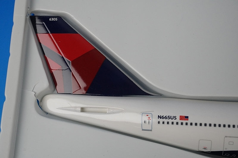 1:200 B747-400 Delta N665US SKR508 SKYMARKS airplane model