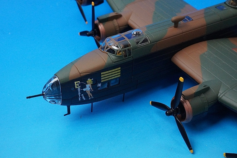 1:72 Handley Page Halifax B.III Royal Air Force Lv937/MH-E EXPENSIVE BABE AA37209 Corgi