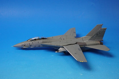 1:72 F-14A USN Swordsmen AC202 aboard the aircraft carrier USS John F. Kennedy #159437 HA5206 Hobby master
