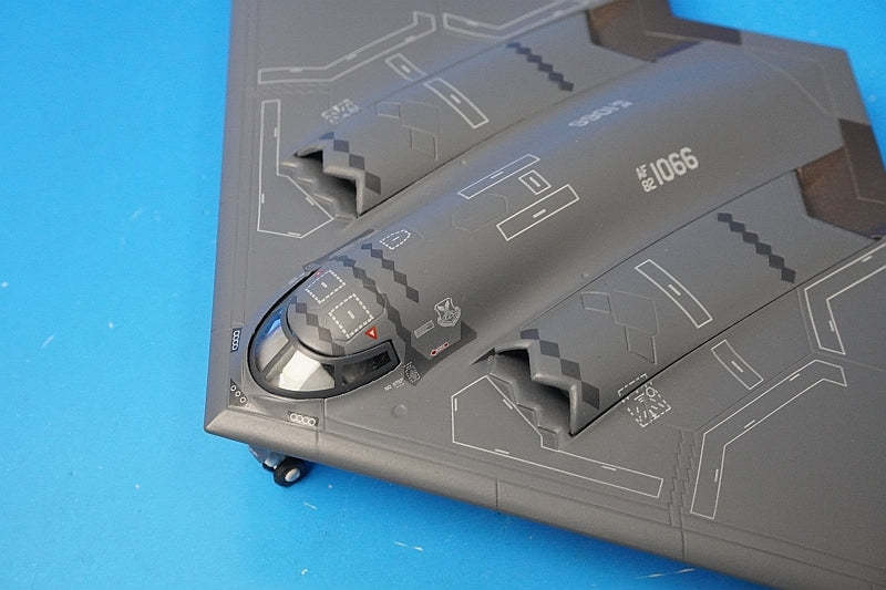 1:200 B-2A Spirit USN Air Force #82-1066 Spirit of America Whiteman Field 558648 Herpa airplane model
