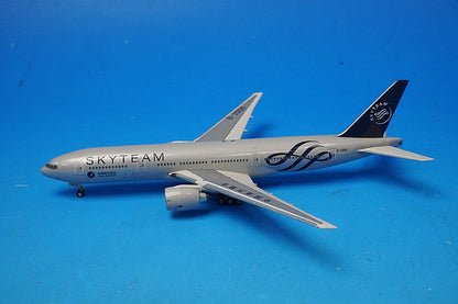 1:400 B777-200:ER China Southern China Southern B-2056 10333 Phoenix airplane model