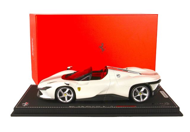 P18214B BBR 1:18 Ferrari Daytona SP3 Ferrari Daytona SP3 Serie Icona Bianco Italia metallic matte with clear case