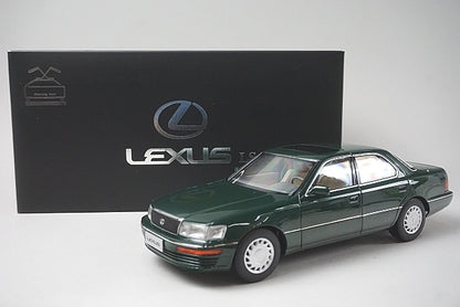 8230811G XiaoGuang MODEL 1:18 Lexus LS400 1993 Green