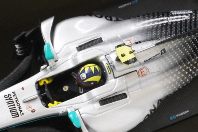 1:43 MINICHAMPS 410191746 Mercedes-AMG Petronas Motorsport F1 W08 Valencia RIDE SWAP 2019 #46 V. Rossi model car