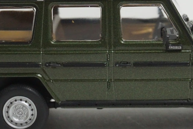 1:43 MINICHAMPS 400038001 Mercedes-Benz 230GE 1980 Green Metallic model car