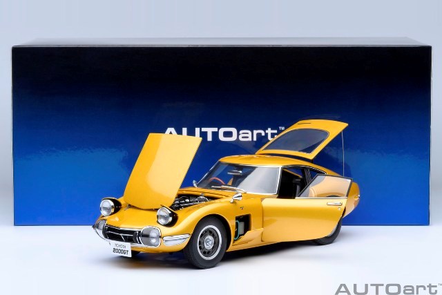 79549 AUTOart 1:18 Toyota 2000GT 1967 Gold model car – Boost Gear