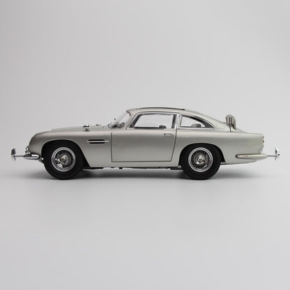8251033 XiaoGuang MODEL 1:18 Aston Martin DB5 007 / Goldfinger Bond Car model car