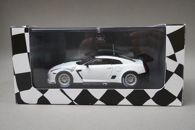1:43 EBBRO 44317 Nissan GT-R GT1 Fuji 2010 #1 Shakedown model car