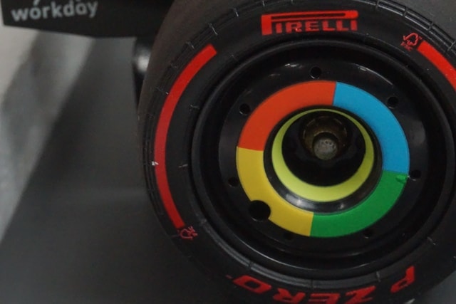 1:18 MINICHAMPS 537241981 McLaren F1 Team MCL38 Emilia Romagna GP 2024 #81 O. Piastri model car