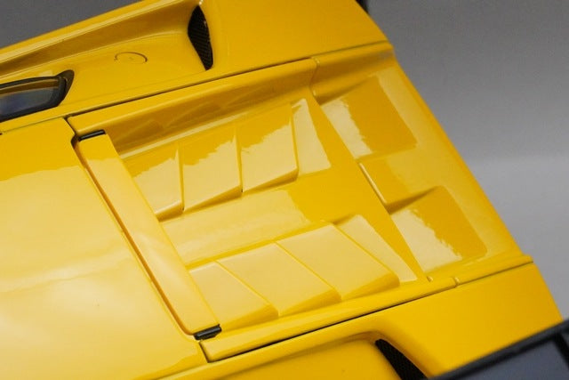 1:18 AUTOart 74526 Lamborghini Diablo 6.0 Yellow model car