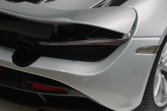 1:18 AUTOart 76071 McLaren 720s Metallic White model car