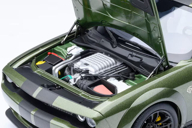 71761 AUTOart 1:18 Dodge Challenger SRT Jailbreak 2022 Metallic Green with Carbon Black Stripes F8 GREEN
