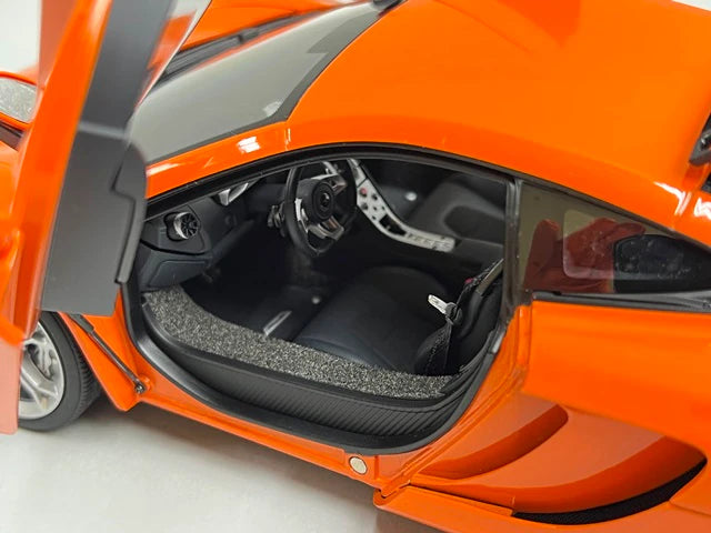 1:18 AUTOart 76006 McLaren 12C Orange