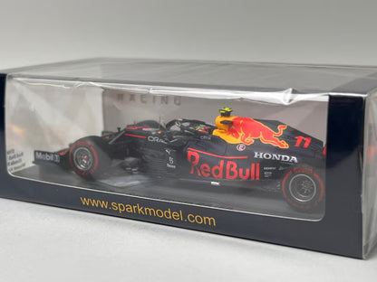 1:43 Spark S7667 Honda Red Bull Racing Honda RB16B 2021 Azerbaijan GP Winner (with Pit Board) S. Perez #11