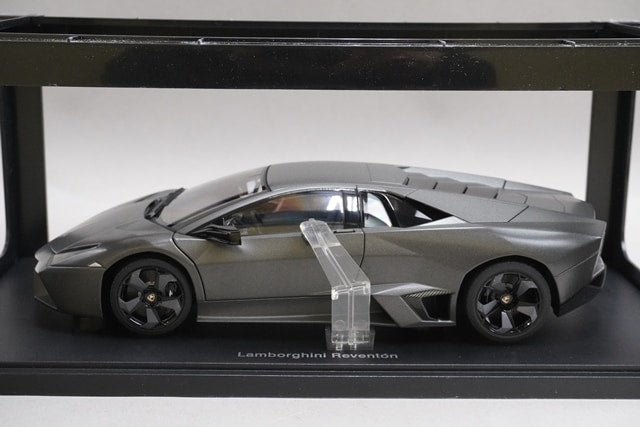1:18 AUTOart 74591 Lamborghini Reventon Gray model car