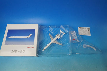 1:200 MD-90 JAL New Tsurumaru Paint JA8070 BJE3033 JALUX airplane model