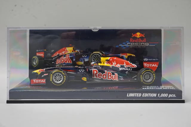 1:43 MINICHAMPS 413120271 Paddock Custom Red Bull Racing Show Car 2012 #1 S. Vettel