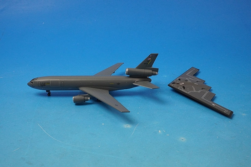 1:400 KC-10 Extender & B-2 Spirit 55601 Dragon airplane model